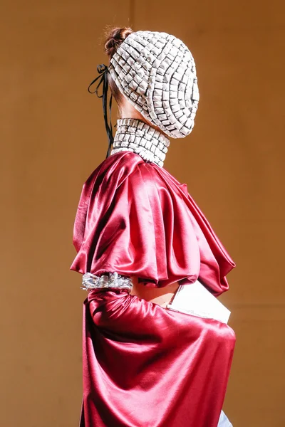 Look 16